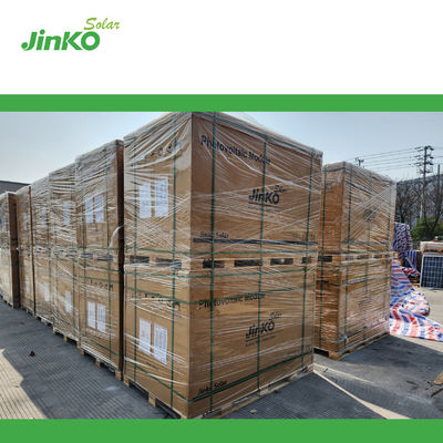 CE TUV 인증을 받은 Jinko 580W Tier 1 태양 전지 패널과 IP68 등급 연결 상자